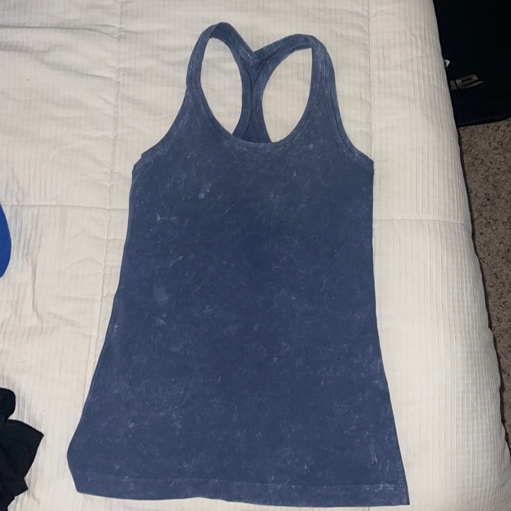 Lululemon tank marble white into the blue